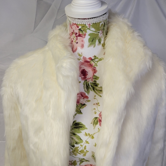 Children's place Faux Fur coat xl - Picture 6 of 16